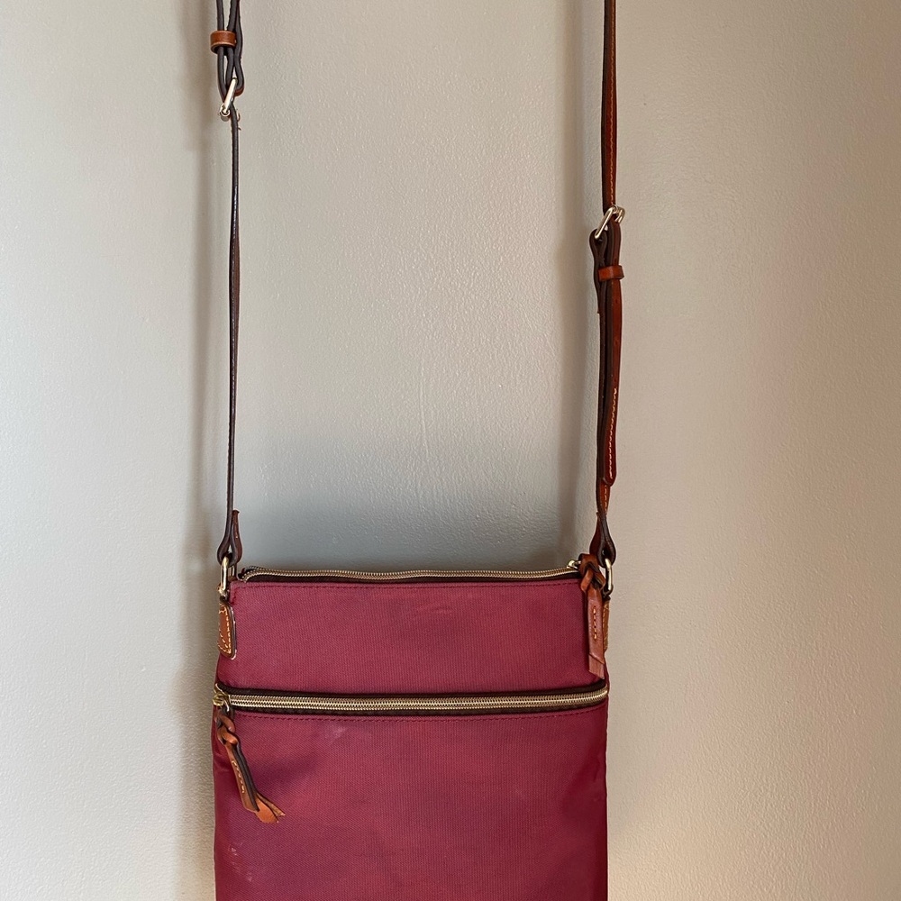 Canvas Dooney & Burke purse / crossbody